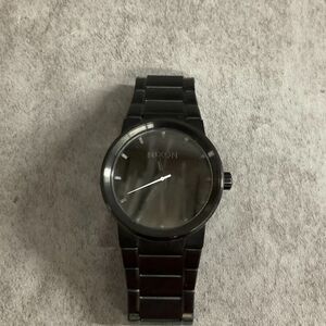 Nixon Black Shoot to Thrill the Cannon working in box